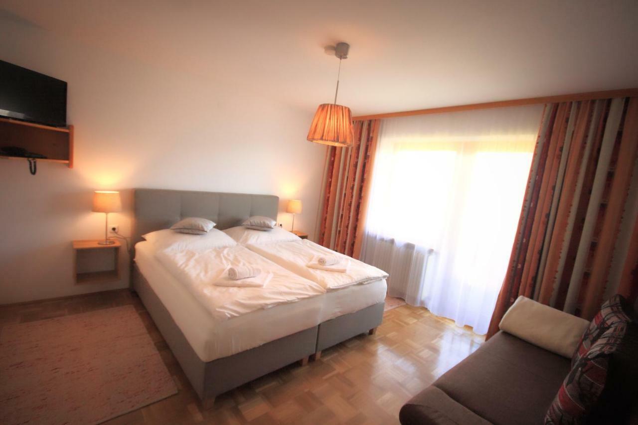 Hotel Pension Eichenhof Ried im Zillertal Exteriör bild